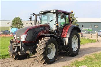 Valtra T163 Tractor - getting New Botex 583 Loader