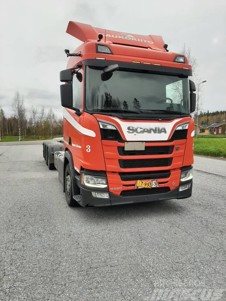 Scania R 520 Camiões de chassis e cabine