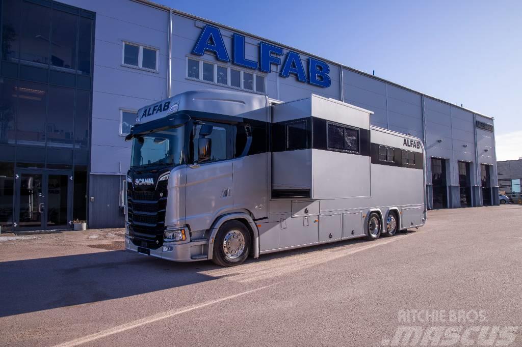 Scania V8 Hästlastbil med uppskjut och utskjut ALFAB Limi Camiões de transporte de animais