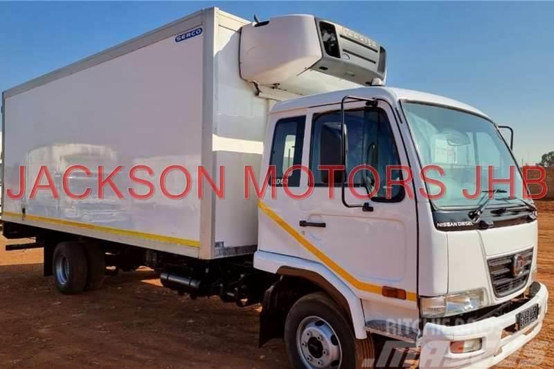 Nissan UD60 WITH INSULATED BODY AND CARRIER FRIDGE UNIT Outros Camiões