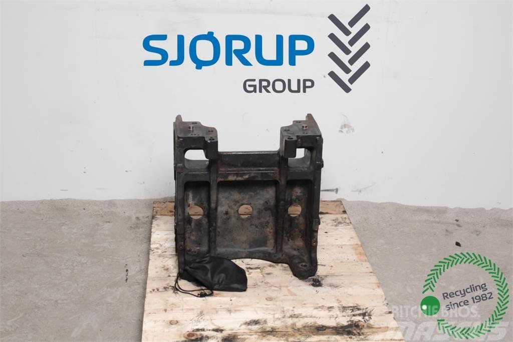 Valtra T 140 Front axle support Chassis e suspensões