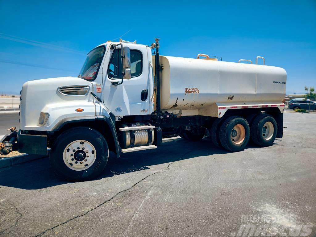 Freightliner 108 SD Auto-tanques