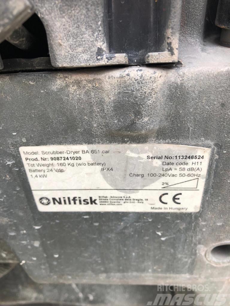 Nilfisk BA 651 (850mm Disc Head) Walk Behind Scrubber Secadoras chão industriais