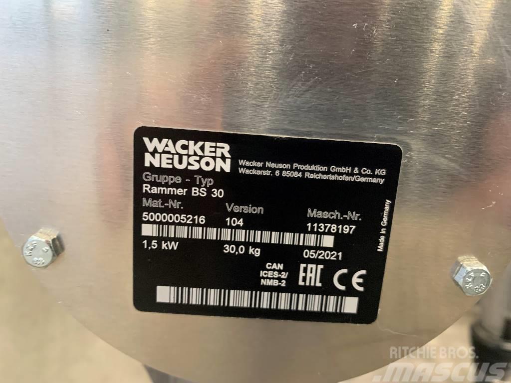 Wacker Neuson BS 30 Saltitões