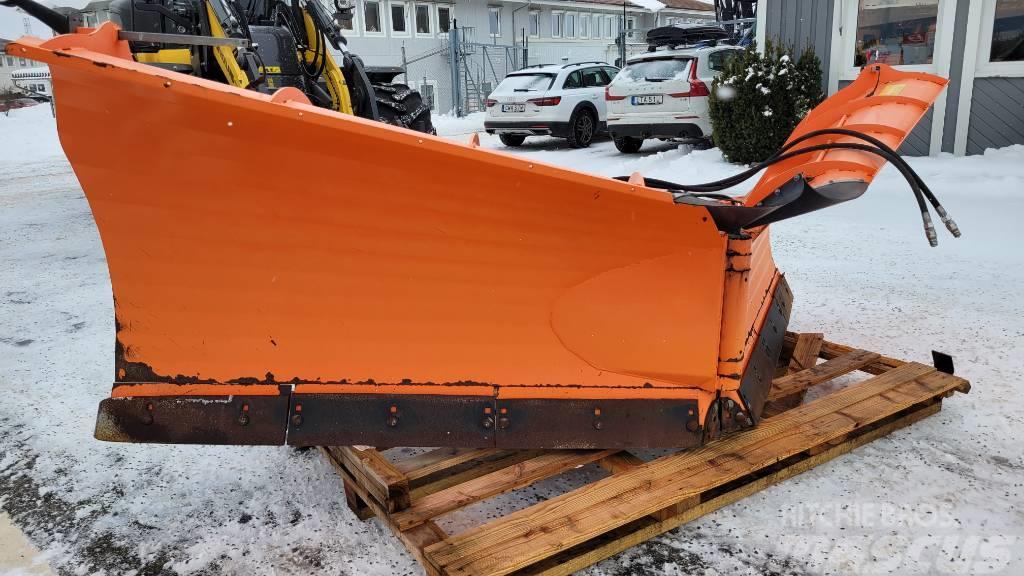 Pronar PUV 4000 HD vikplog Lâminas de neve e arados