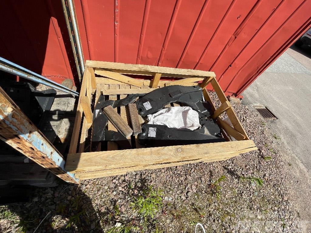 Quicke Ålö Nya lastarfästen till JD 6120-6140 Outros acessórios de tractores