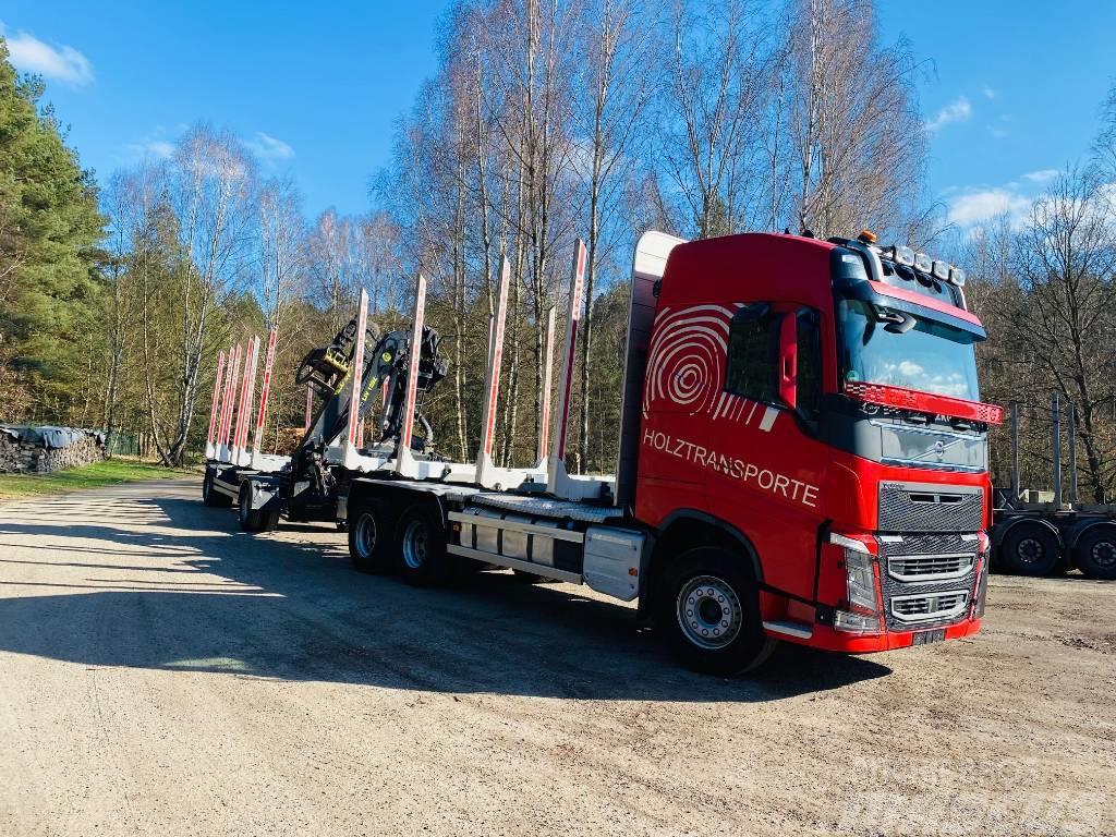 Volvo FH 13 540 6X4 z dźwigiem do przewozu drewna Camiões de transporte de troncos