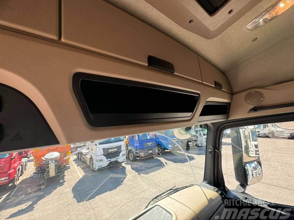 Mercedes-Benz Actros 2551L 6x2 KSA-kori + Lämmitin Camiões de caixa fechada