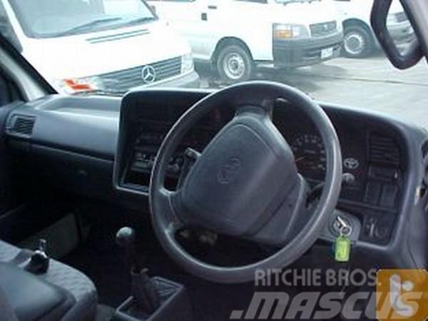 Toyota HIACE RZH103R Carrinhas de caixa fechada