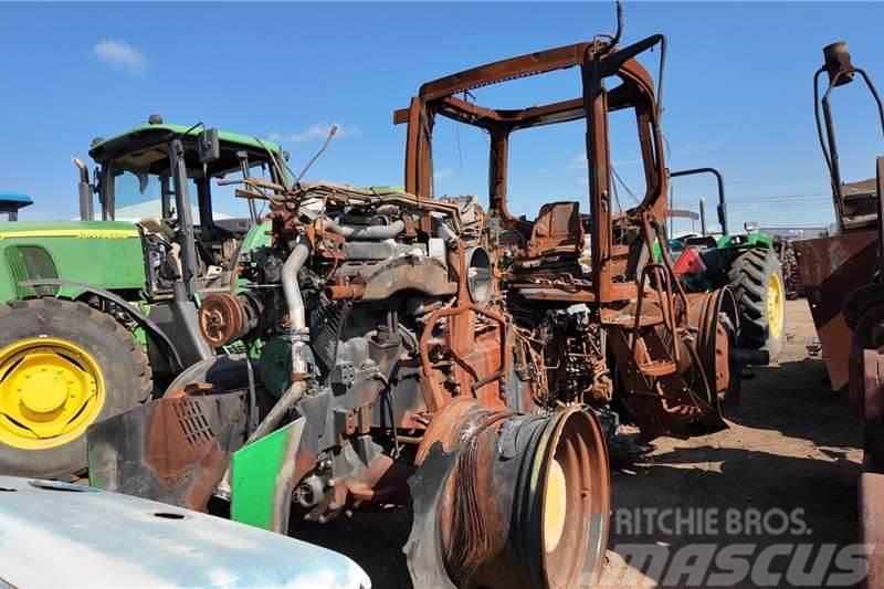 John Deere JD 8530 TractorÂ Now stripping for spares. Tratores Agrícolas usados