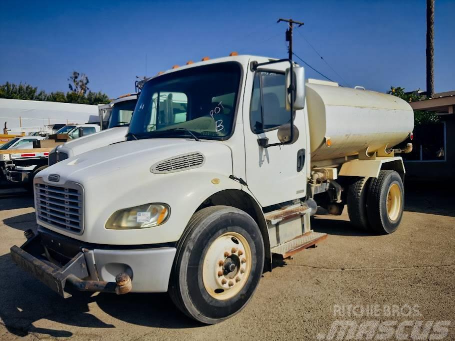 Freightliner Business Class M2 106 Auto-tanques