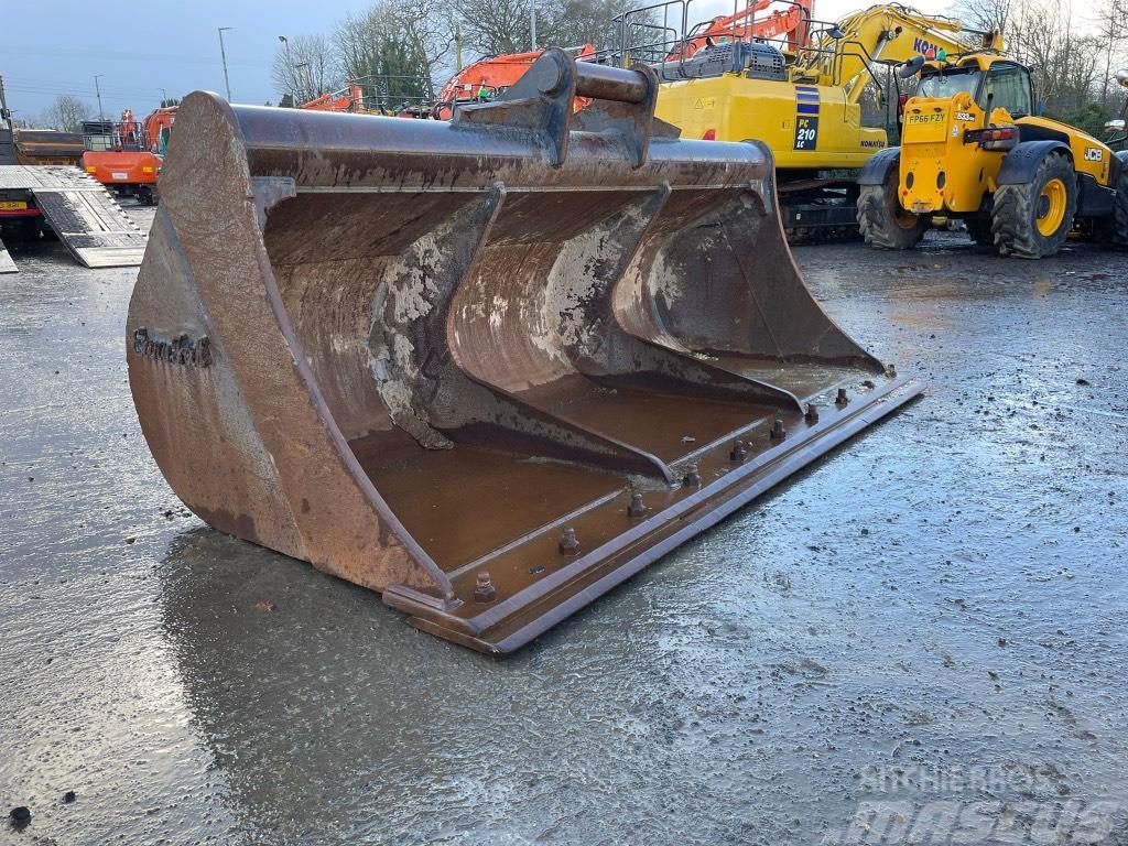 Euro Fab 110MM Grading Bucket to suit 50 - 55 ton Excav Escavadoras de rastos