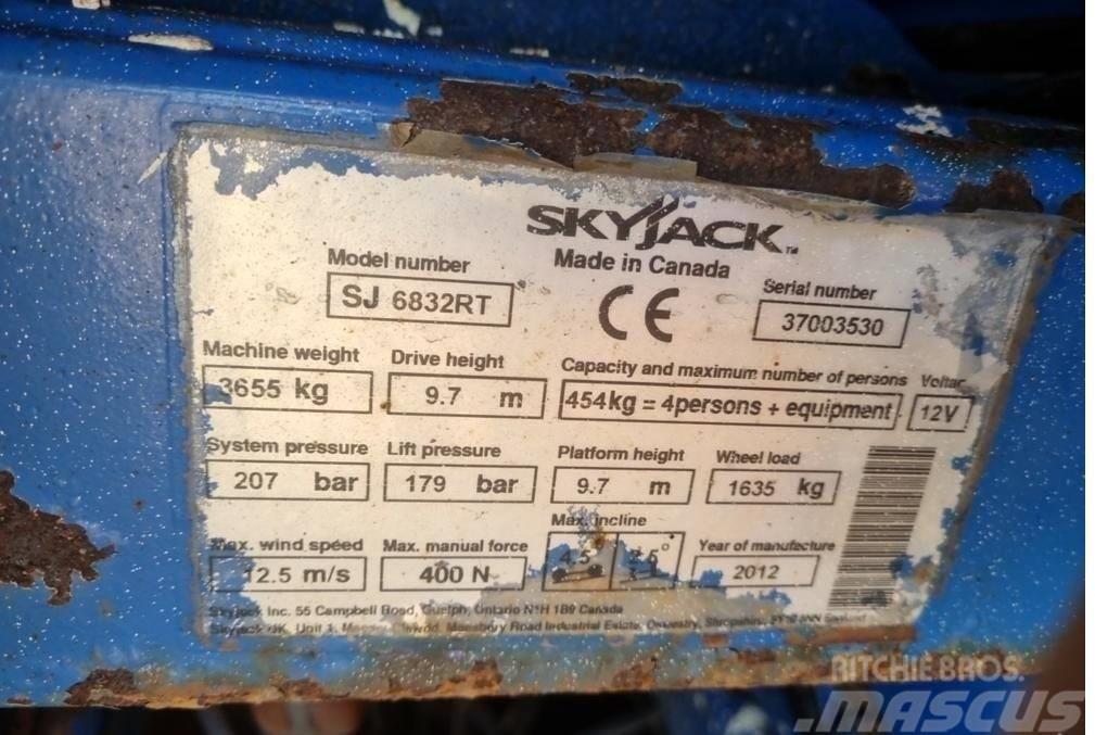 SkyJack SJ 6832 RT Elevadores de tesoura