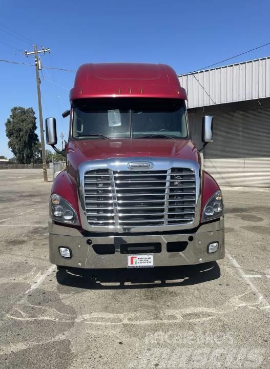  2018 Freightliner Cascadia Conventional Truck with Tractores (camiões)