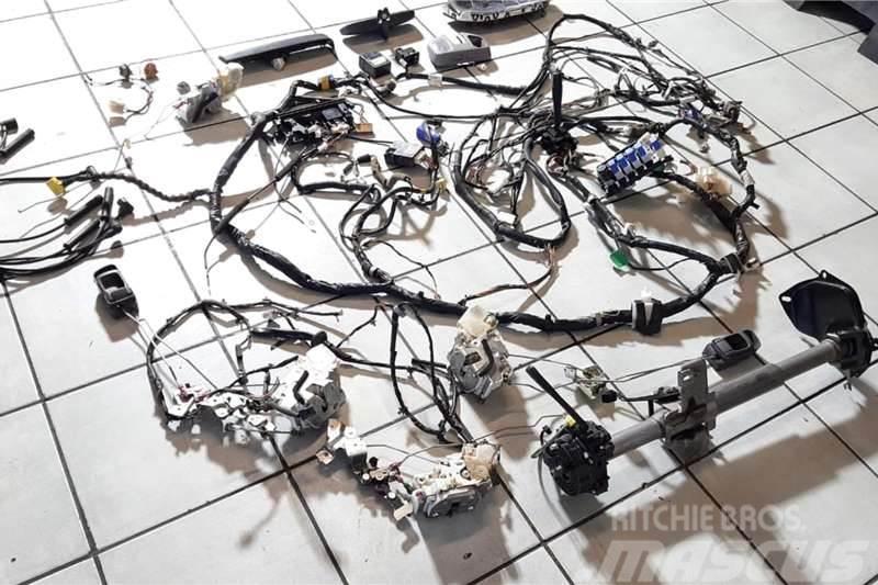  2014 Nissan NP300 Wiring and Parts Outros Camiões