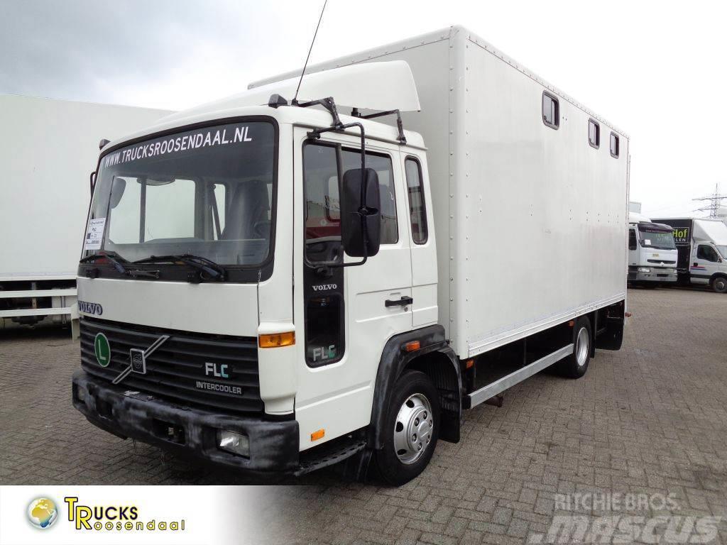 Volvo FLC + Manual + Horse transport Camiões de transporte de animais