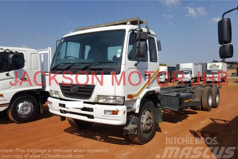 Nissan UD100, 6x2 TAG AXLE CHASSIS CAB Outros Camiões