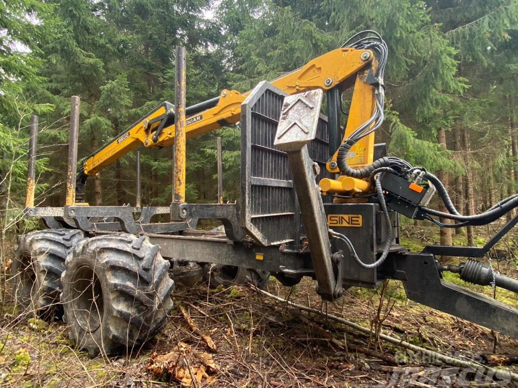  Sünkroonveoga metsahaagis + Oniar tõstuk 8600 Forwarders florestais