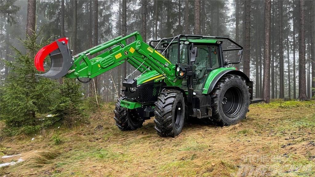 John Deere 6120M UVV Forstschlepper Tractores florestais