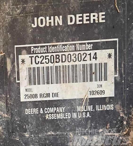 John Deere 2500 B PrecisionCut Corta-Relvas Riders