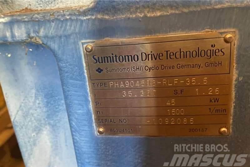 Sumitomo Industrial Gearbox 45kW Ratio 35.5 to 1 Outros Camiões