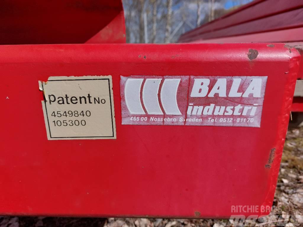 Bala Paalinkeräysvaunu Outros equipamentos de forragem e ceifa