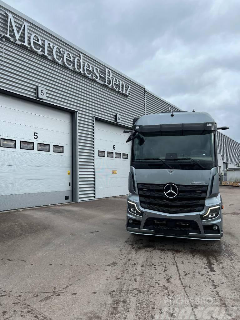 Mercedes-Benz Actros 2853 Finns för omgående leverans Camiões Ampliroll
