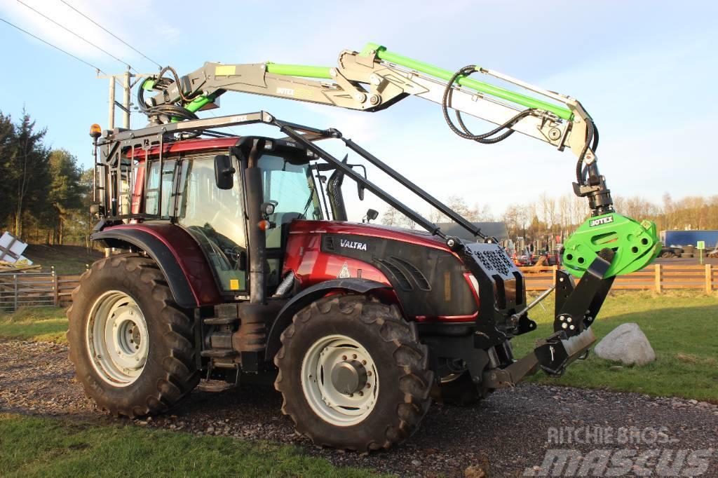 Valtra T163 Tractor with Botex 573 Forestry Loader Tractores florestais