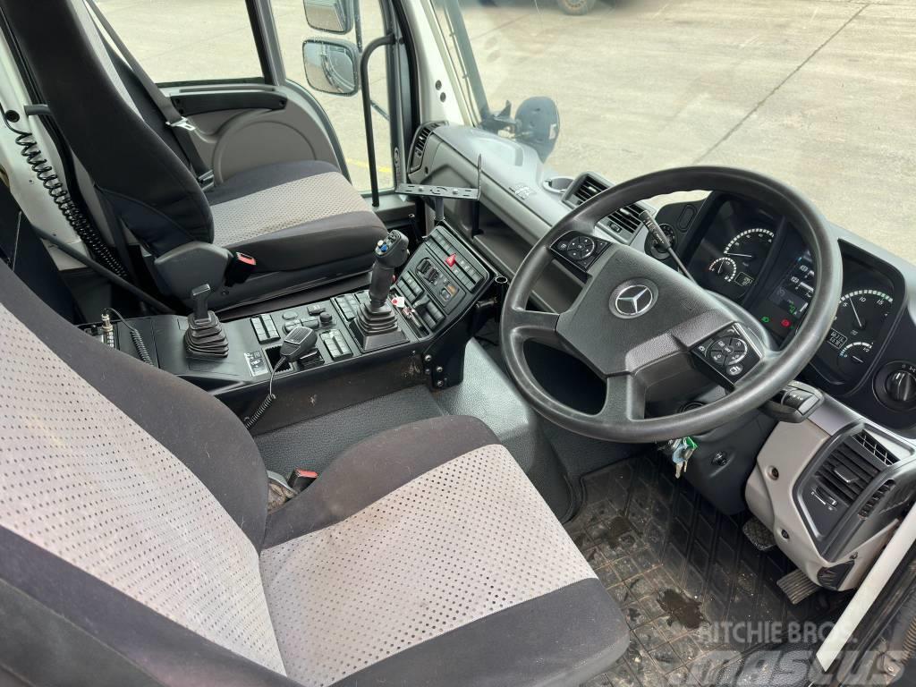 Mercedes-Benz Unimog Tractores (camiões)
