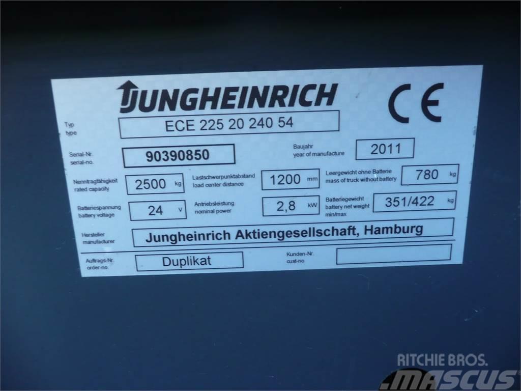Jungheinrich ECE 225 2400X540mm Preparadoras de encomendas de baixa elevação
