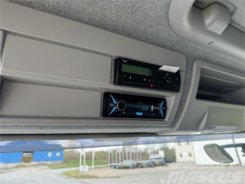 Iveco Eurocargo 120 med knæklad Camiões estrado/caixa aberta