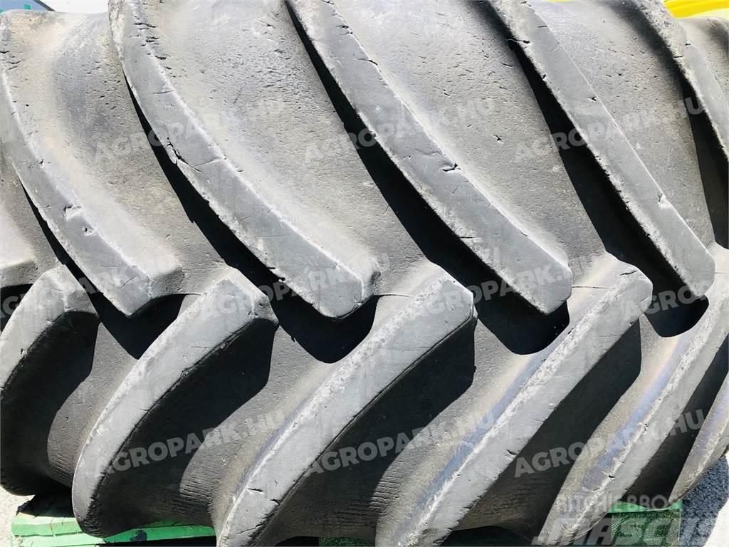  Front wheel set with Good Year and Continental 900 Pneus Agrícolas