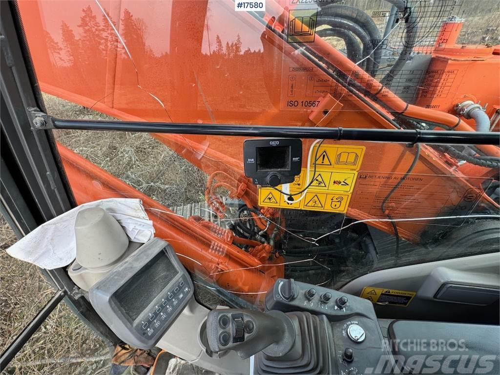 Hitachi ZX225 crawler excavator w/ 2 buckets and tilt WATC Escavadoras de rastos