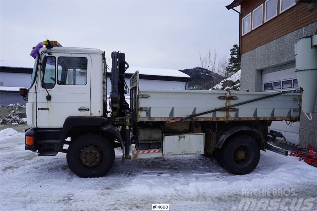 MAN 13.232 FA 4x4 crane truck w/ HIAB 5 T/M & tipper Camiões grua