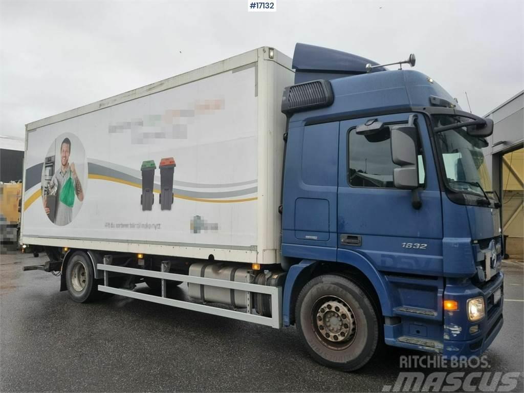 Mercedes-Benz Actros 1832 4x2 Box truck with lift and side openi Camiões de caixa fechada