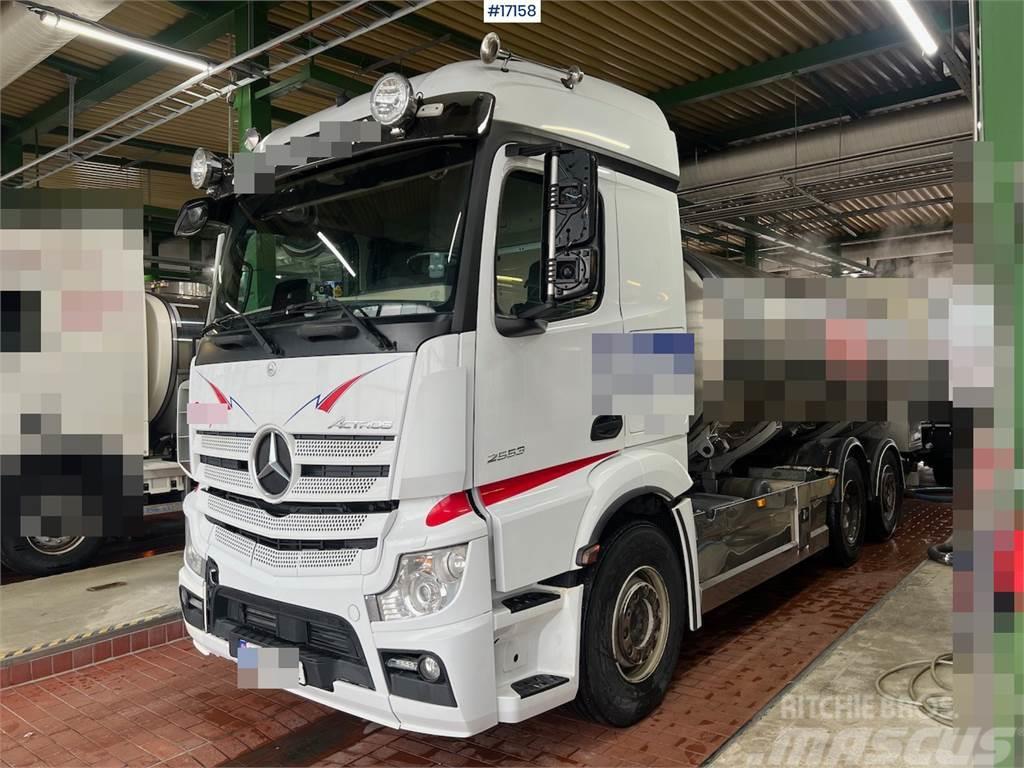 Mercedes-Benz Actros 2553 6x2 Chassis. WATCH VIDEO Camiões de chassis e cabine