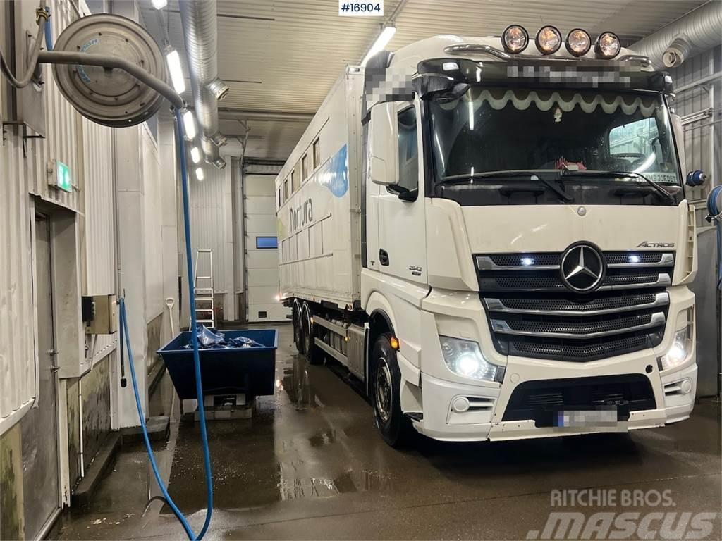 Mercedes-Benz Actros Animal transport truck w/ lift Camiões Municipais / Uso Geral