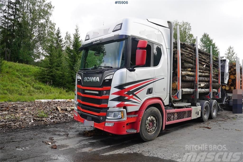Scania R650 6x4 timber truck with crane Camiões de transporte de troncos