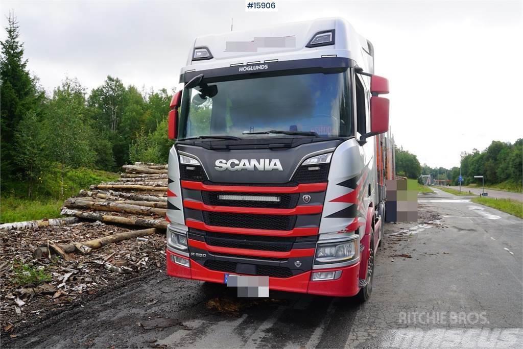 Scania R650 6x4 timber truck with crane Camiões de transporte de troncos