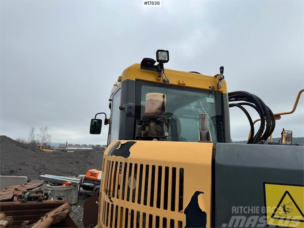 Volvo ECR235CL Tracked excavator w/ bucket and tilt Escavadoras de rastos