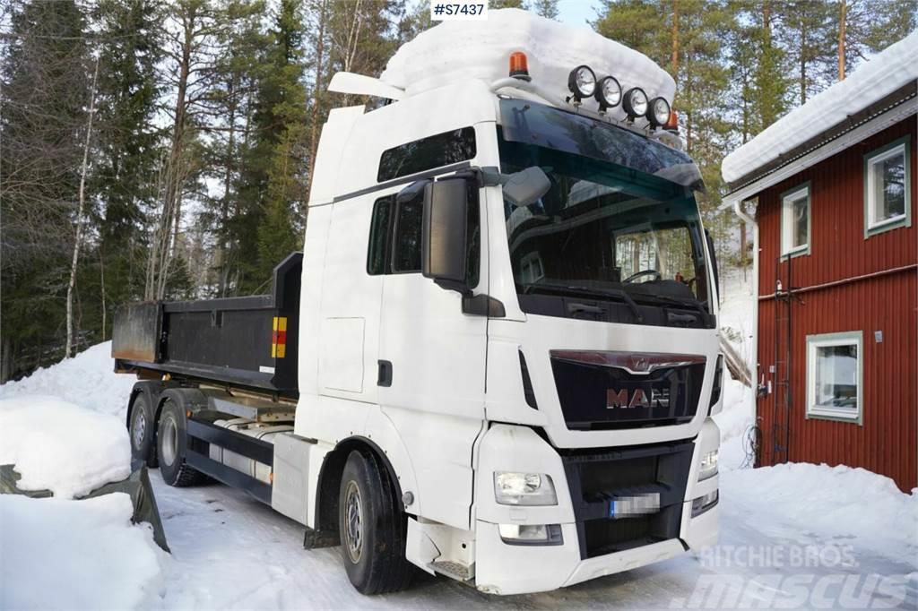 MAN TGX26.480 6x2 Hook truck with flat bed Camiões Ampliroll