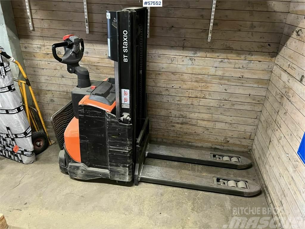 Toyota Stacker truck SWE200D Outros