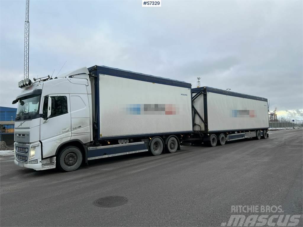 Volvo FH 6x2 wood chip truck with trailer Camiões de caixa fechada