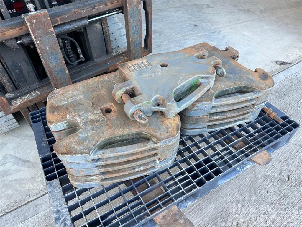 Massey Ferguson Set of front weights with centre tow weight Pesos Frontais