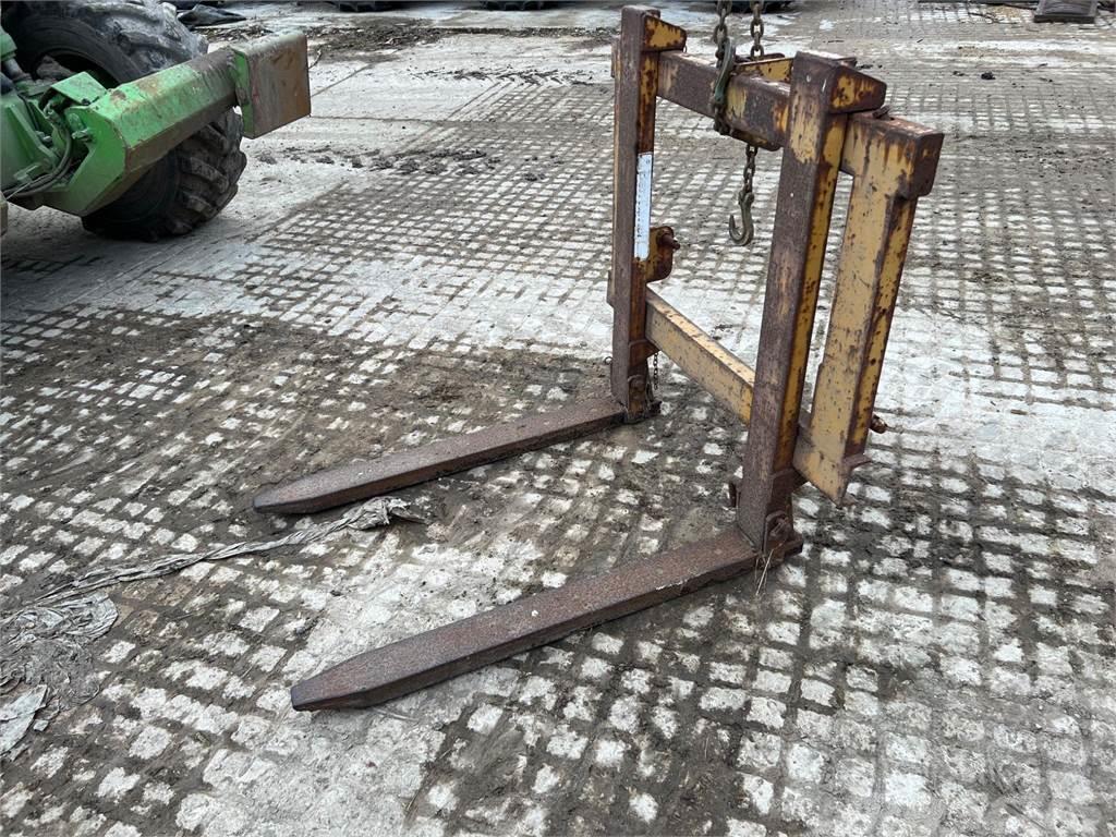 McConnel Linkage mounted pallet forks Outras máquinas agrícolas