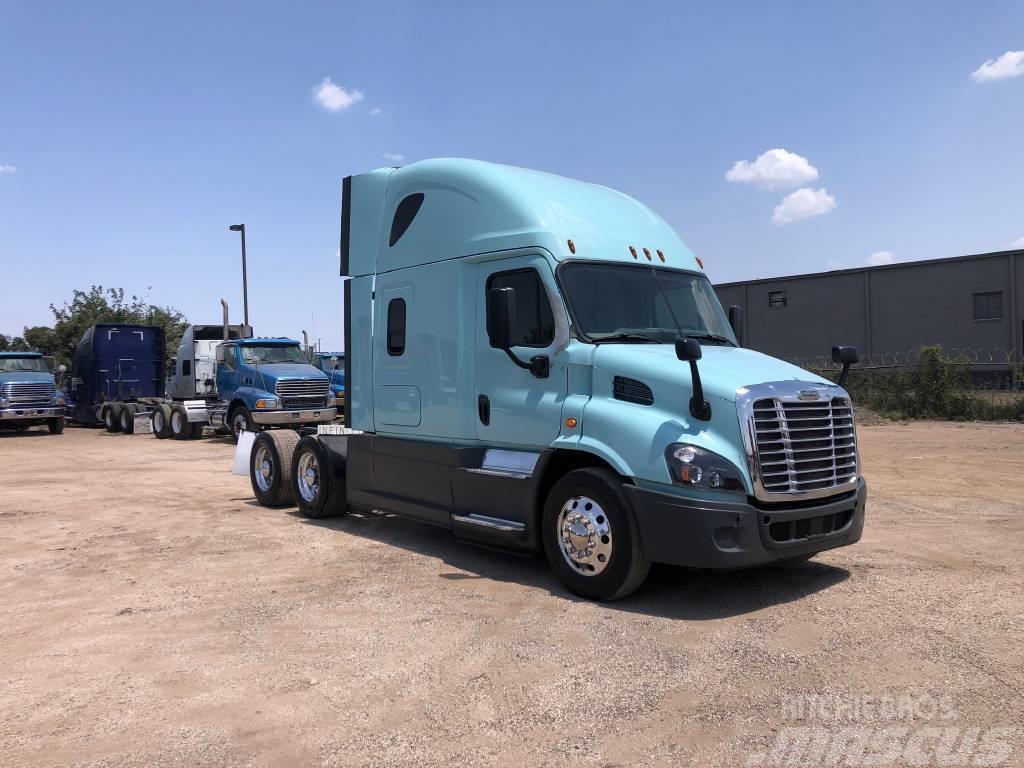  2018 FREIGHTLINER CASCADIA Conventional Truck with Tractores (camiões)