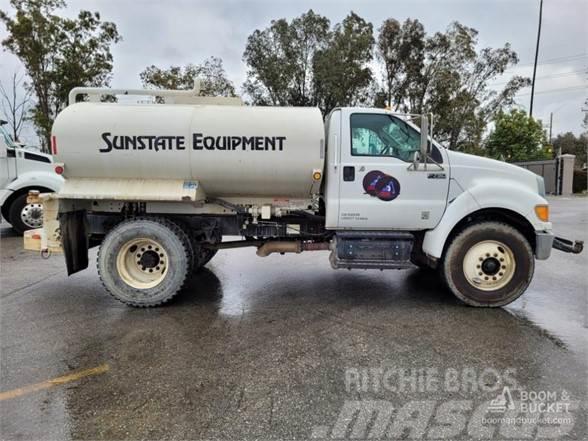 Ford F750 Auto-tanques