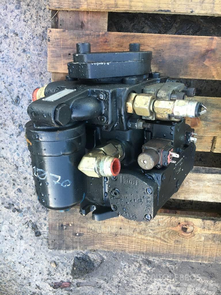 Timberjack 1070 Trans pump F058046 Transmissão