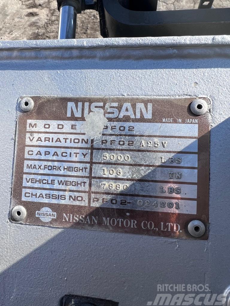 Nissan PF02A25V Empilhadores todo-terreno