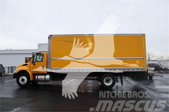 International DURASTAR 4300 Camiões de caixa fechada